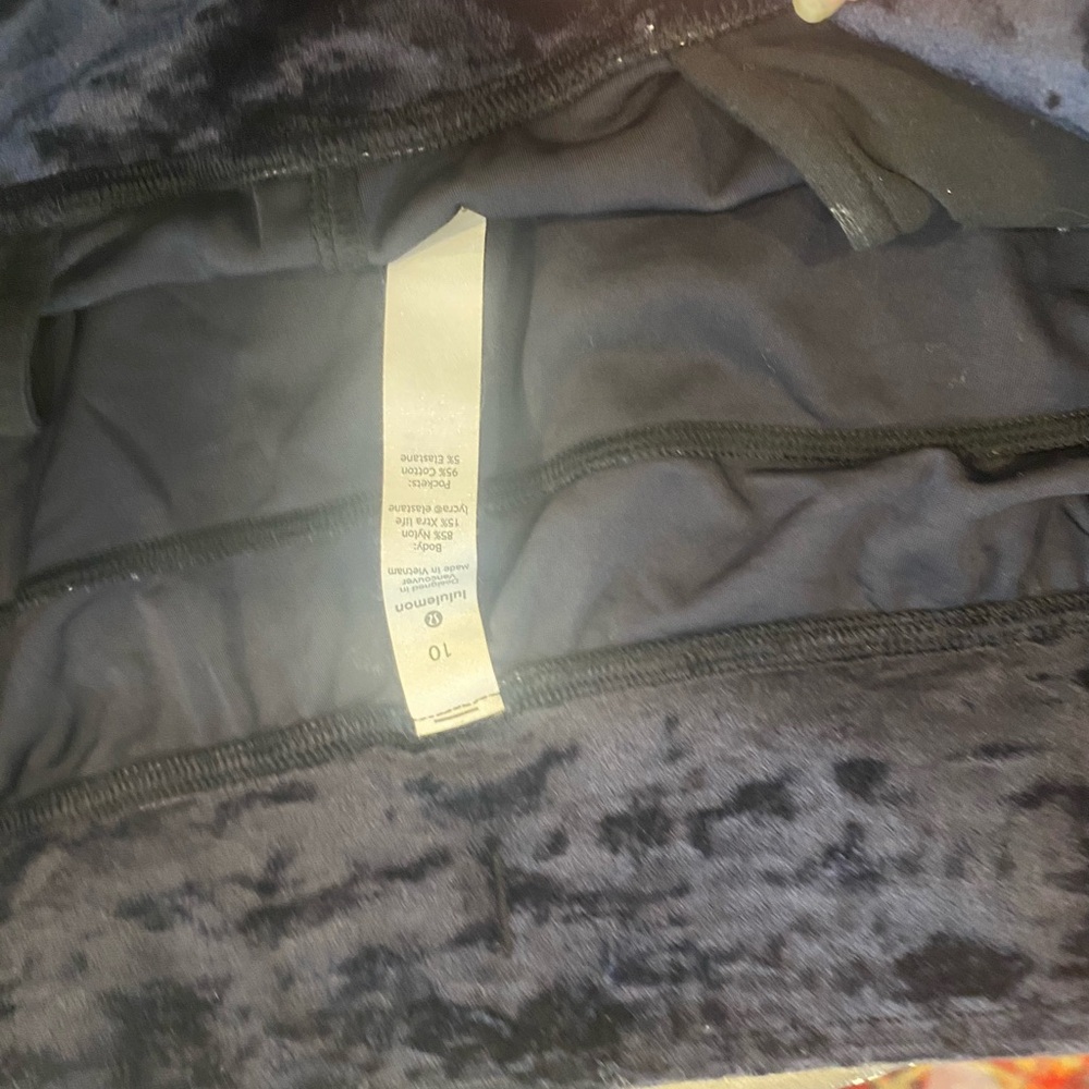 Lululemon crushed velvet pants size 10 - Picture 5 of 6